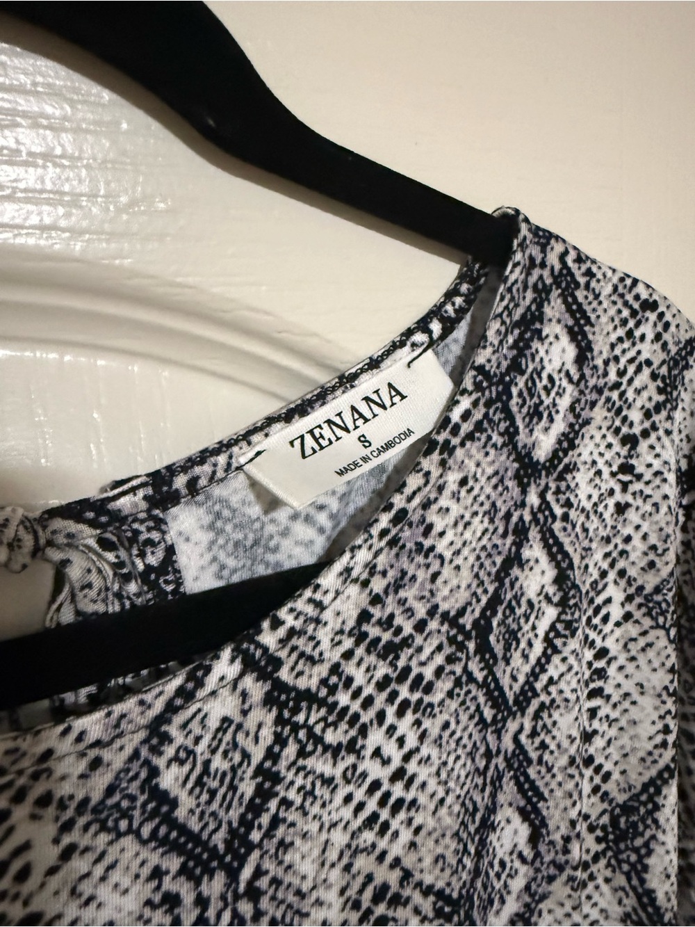 Zenana Snake Skin Romper NWOT - Picture 4 of 8
